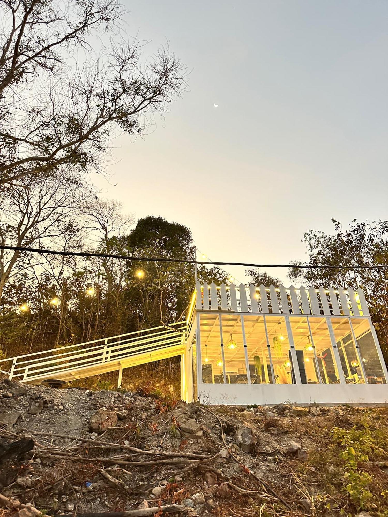 Gunung Medan Glamping & Cafe Hotel Kangar Exterior foto